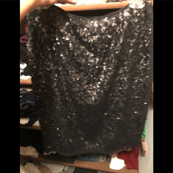 Perfect skirt for the holidays - Picture 2 of 2